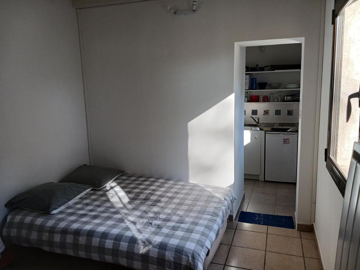 Charmant Studio: Quiet Oasis with Pool in Villeneuve-lès-Avignon Exterior photo