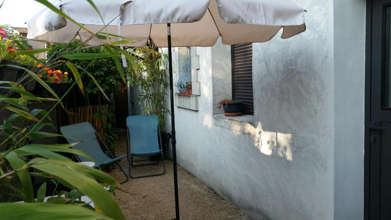 Charmant Studio: Quiet Oasis with Pool in Villeneuve-lès-Avignon Exterior photo